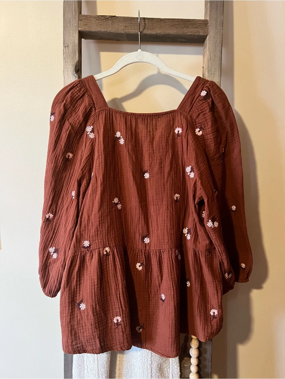 Amie Floral Embroidered Lightspun Millbrook Puff-Sleeve Peplum Top size small